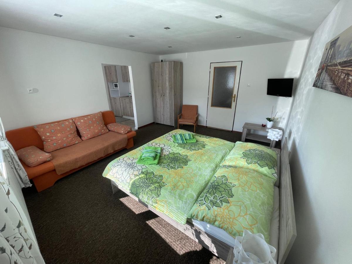 Apartmany Pri Zvonici 오라우스키 포자모크 외부 사진